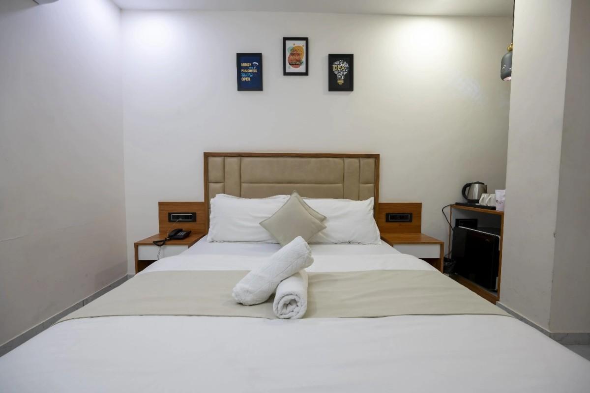 Hotel Maple Tree Prahaladnagar 4