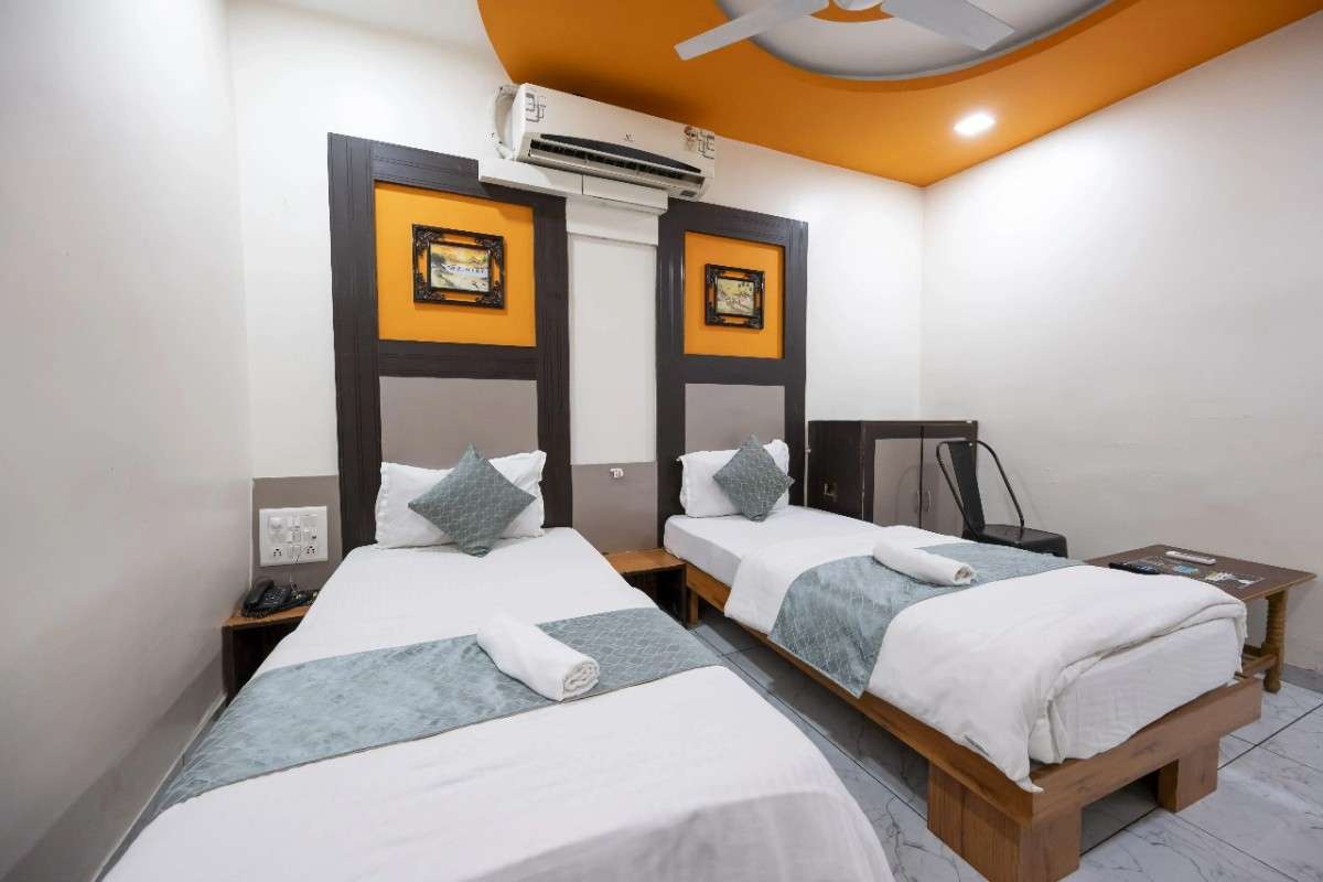 Hotel Mukund Inn S.G HIGHWAY 6