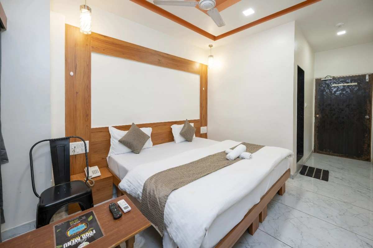 Hotel Mukund Inn S.G HIGHWAY 4