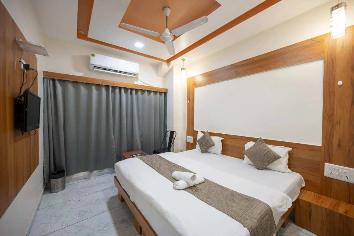 Hotel Mukund Inn S.G HIGHWAY 3