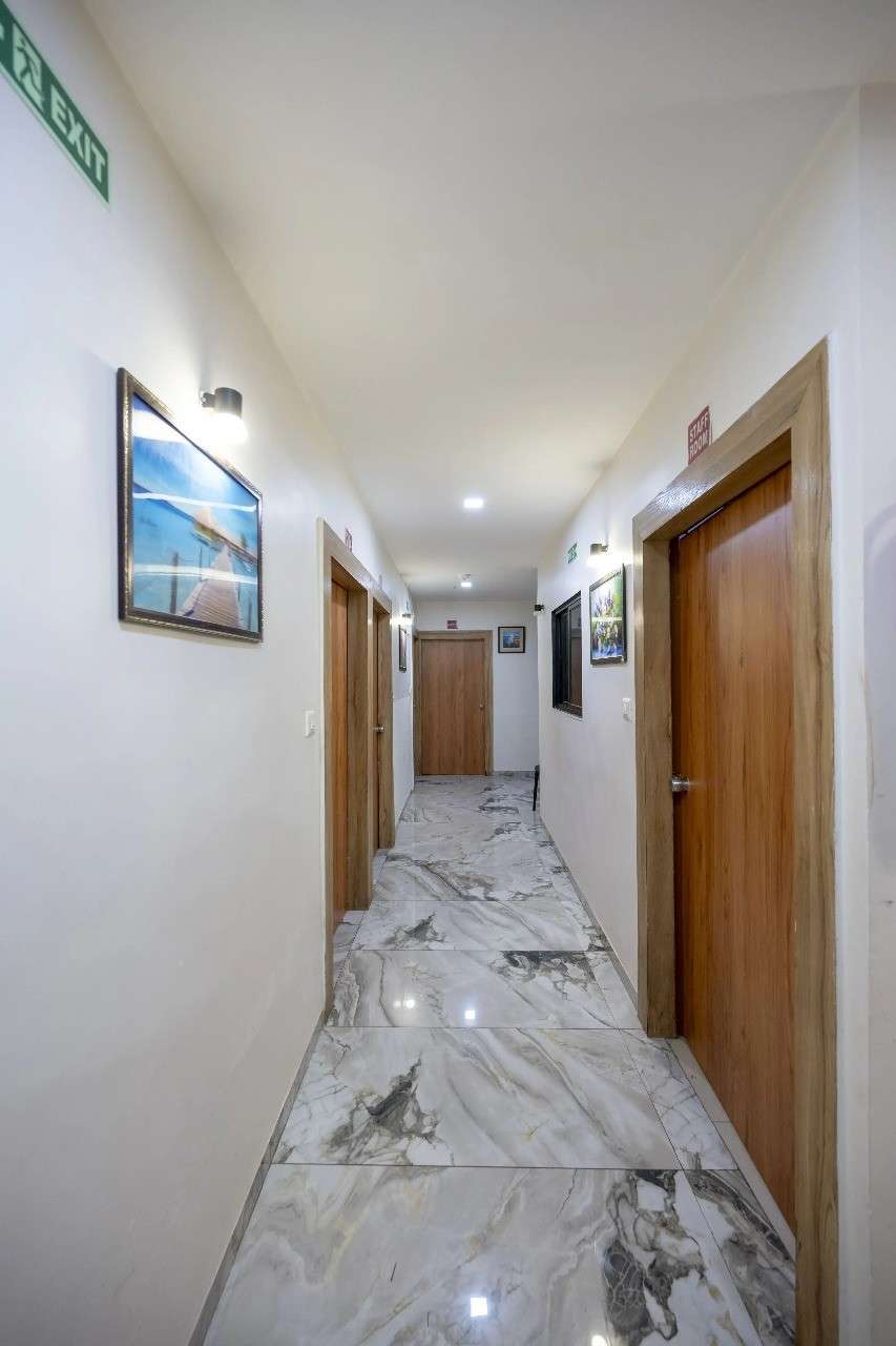 Hotel Mukund Inn S.G HIGHWAY 5