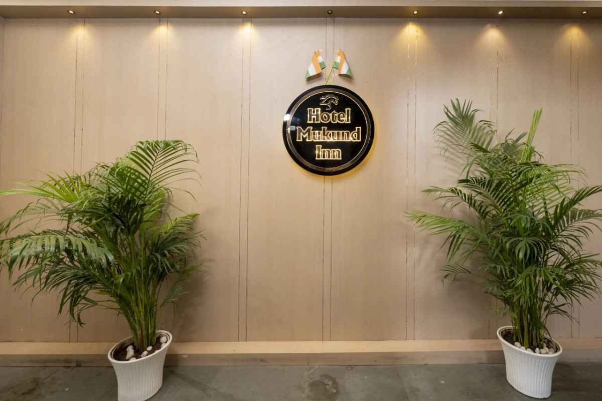 Hotel Mukund Inn S.G HIGHWAY 1
