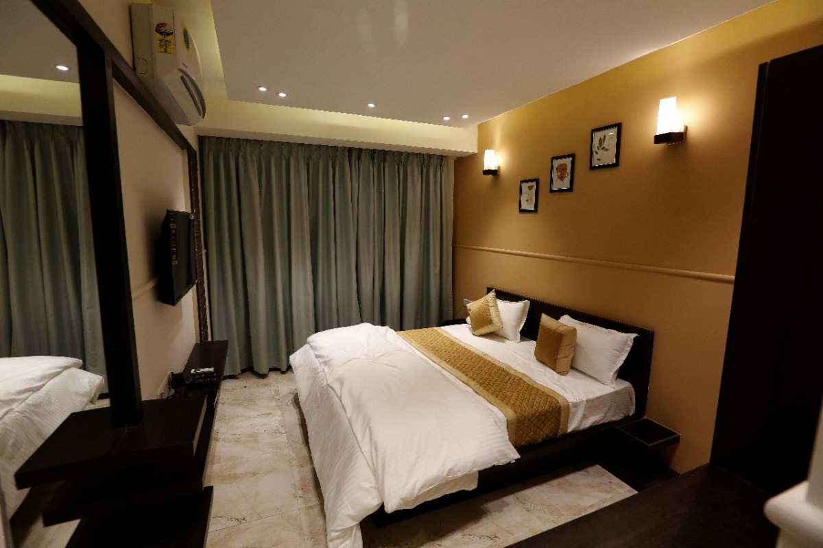 Hotel Maple Inn Ashram road 7