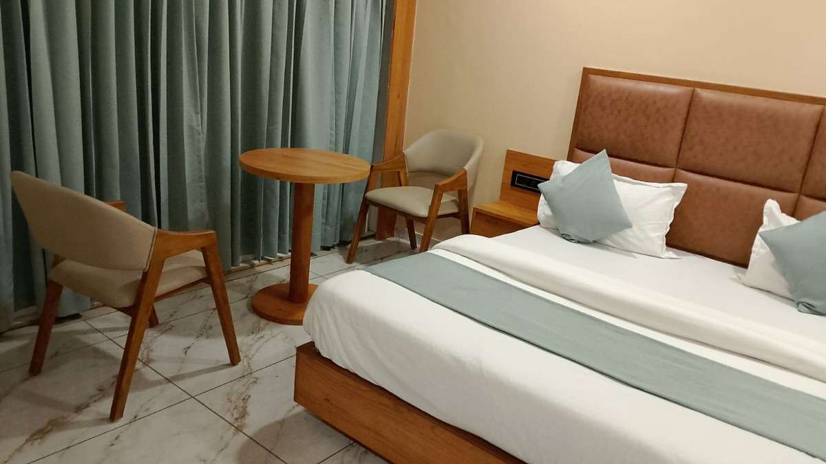 MTRIP Hotel Ellis Bridge 4