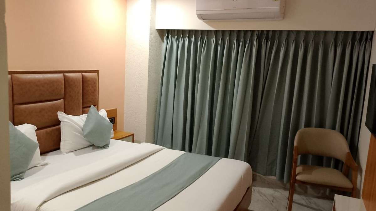 MTRIP Hotel Ellis Bridge 7
